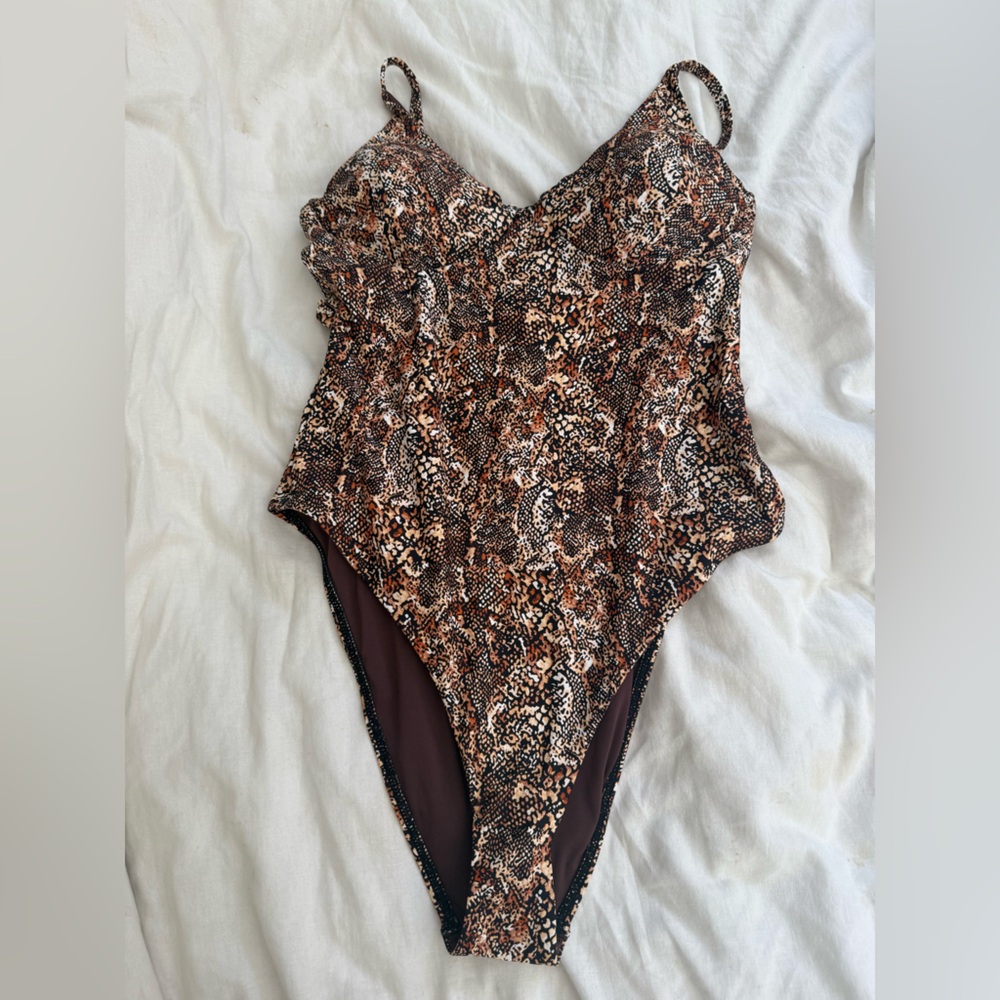Swim Systems 1 piece bathing suit (L)